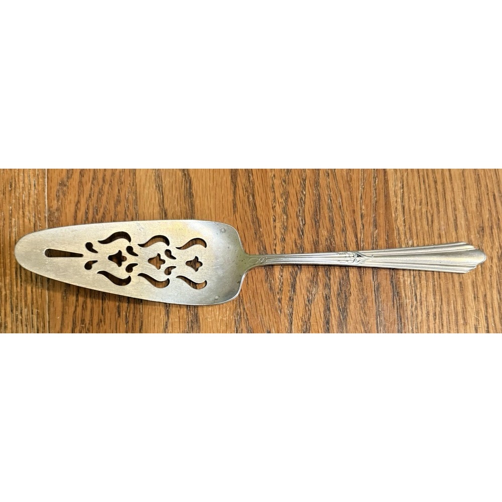 PASTRY PIE SERVER! Vintage CAROLINE silverplate: CSI1 pattern: LOVELY